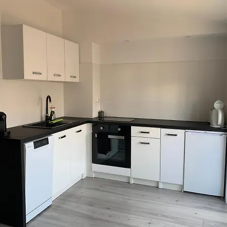 W Gdyni U Podnoza Kamiennej Gory غدينيا